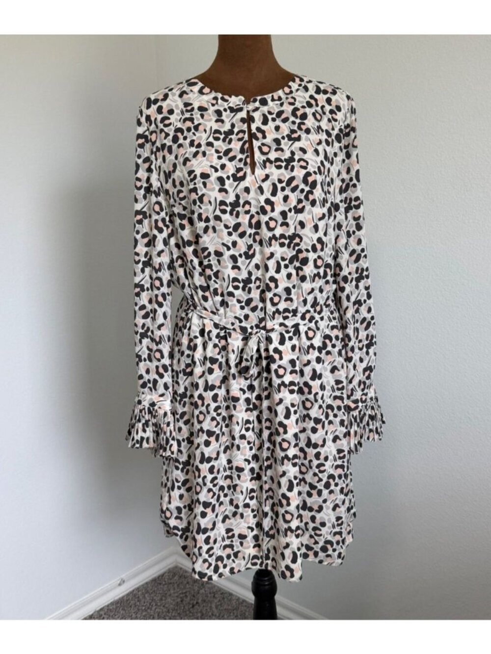 Loft Ruffled Long Sleeve Keyhole Round Neck Animal Print Dress Size S